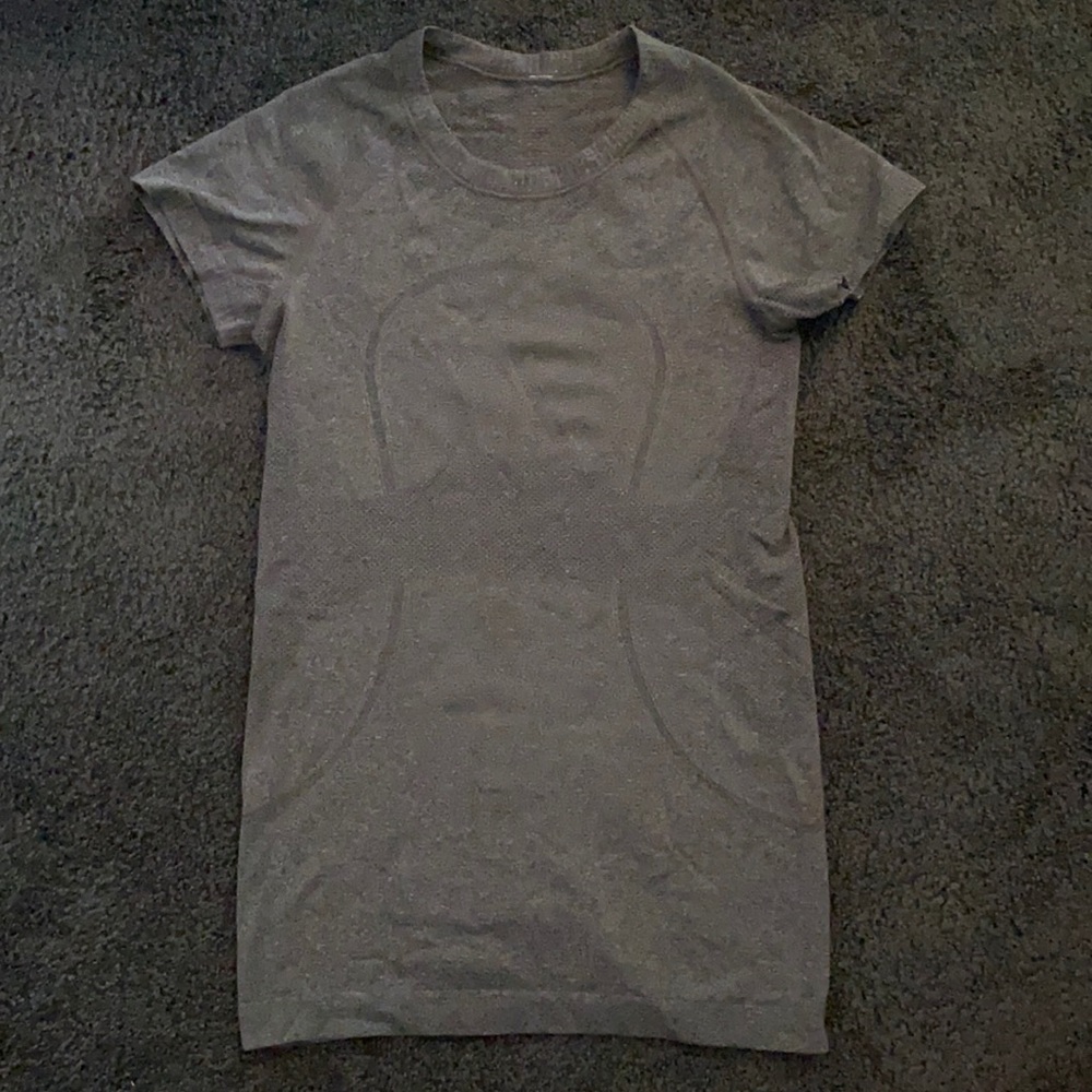 Lululemon size 4 Tshirt